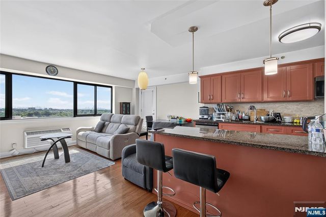 60 Parkway Drive 10C, East Orange, NJ 07017
