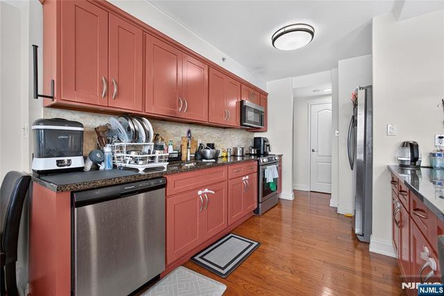 60 Parkway Drive 10C, East Orange, NJ 07017