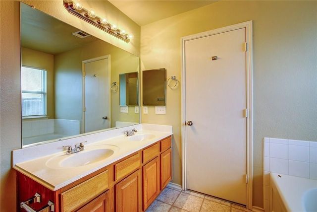 8513 Prairie Wind Trail, Fort Worth, TX 76134