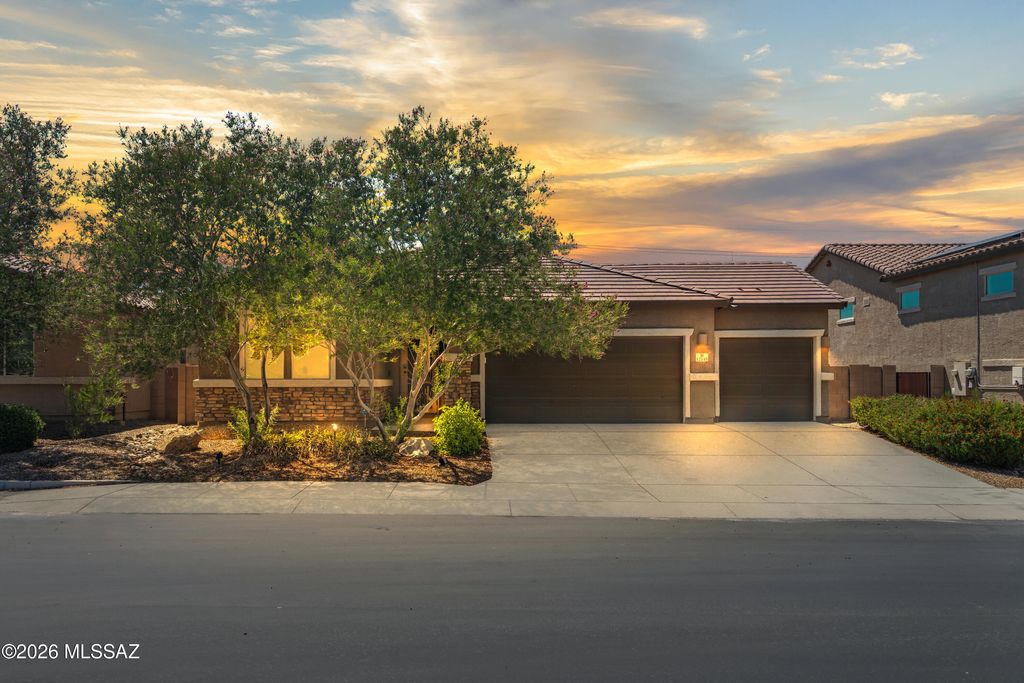 12145 N Caravelle Place, Marana, AZ 85653