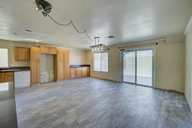 1253 Crescendo Dr, Roseville, CA 95678