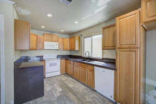 1253 Crescendo Dr, Roseville, CA 95678