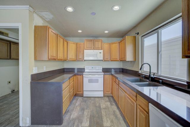 1253 Crescendo Dr, Roseville, CA 95678