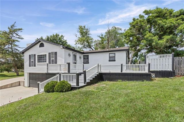 12720 W 55th Terrace, Shawnee, KS 66216