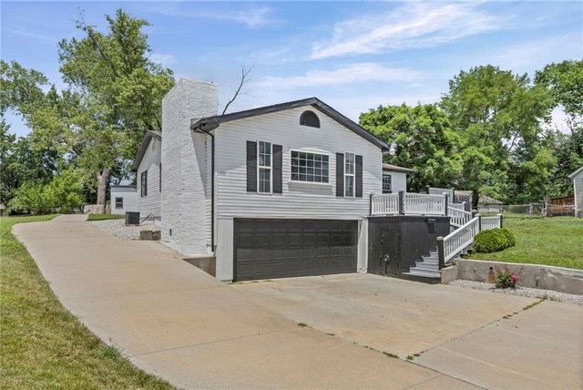 12720 W 55th Terrace, Shawnee, KS 66216