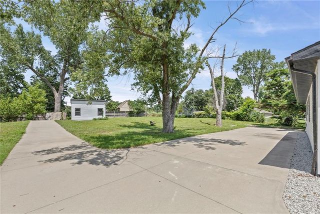 12720 W 55th Terrace, Shawnee, KS 66216