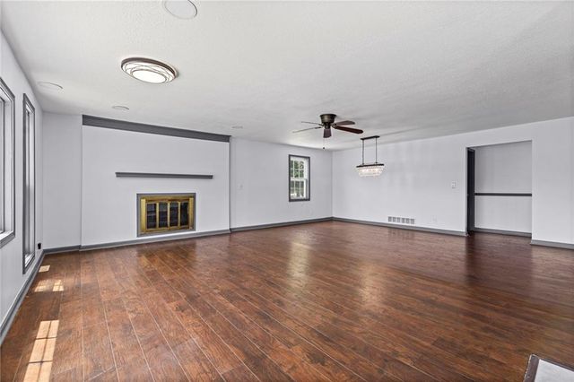 12720 W 55th Terrace, Shawnee, KS 66216