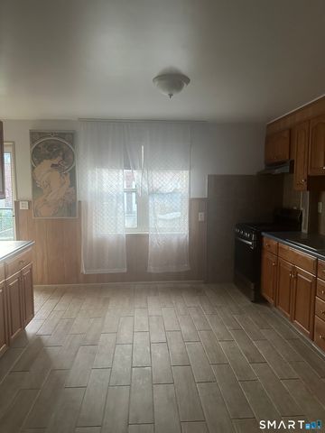 Bld 35 Court D Court 133, Bridgeport, CT 06610