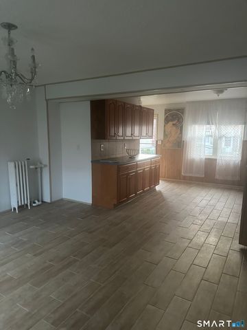 Bld 35 Court D Court 133, Bridgeport, CT 06610