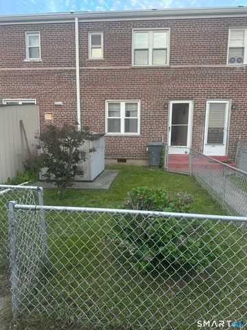 Bld 35 Court D Court 133, Bridgeport, CT 06610