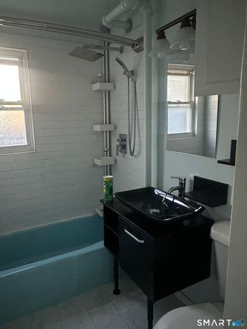 Bld 35 Court D Court 133, Bridgeport, CT 06610