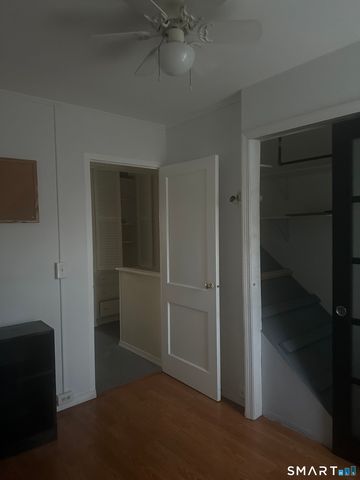 Bld 35 Court D Court 133, Bridgeport, CT 06610