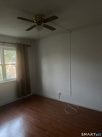 Bld 35 Court D Court 133, Bridgeport, CT 06610
