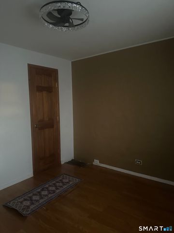 Bld 35 Court D Court 133, Bridgeport, CT 06610