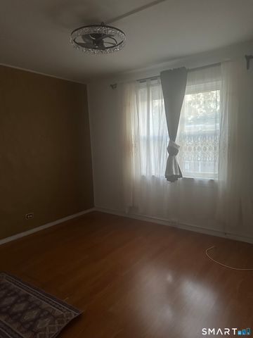 Bld 35 Court D Court 133, Bridgeport, CT 06610
