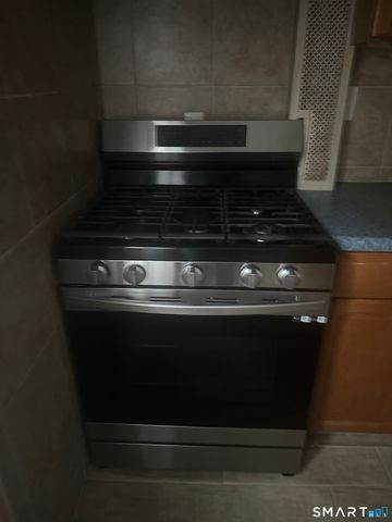 Bld 35 Court D Court 133, Bridgeport, CT 06610