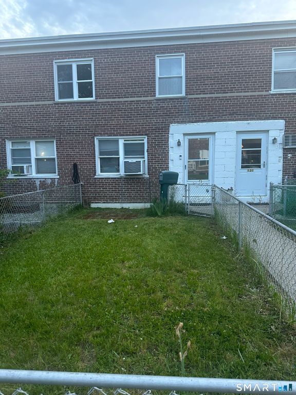 Bld 35 Court D Court 133, Bridgeport, CT 06610