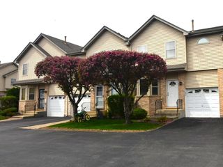 8660 Thomas Charles Lane, Hickory Hills, IL 60457