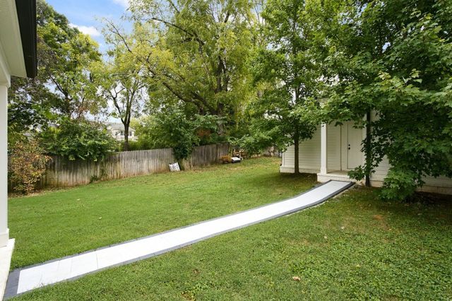 1915A Overhill Dr, Nashville, TN 37215