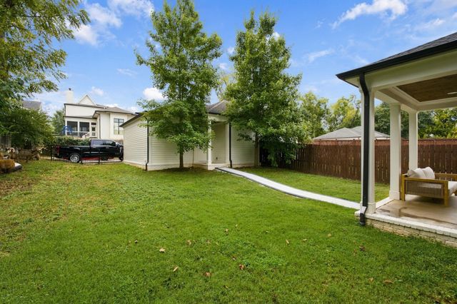 1915A Overhill Dr, Nashville, TN 37215