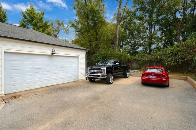 1915A Overhill Dr, Nashville, TN 37215