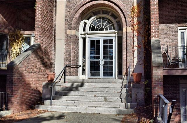 325 Plantation St 213, Worcester, MA 01604