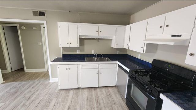 1304 Summit ST 206, Austin, TX 78741