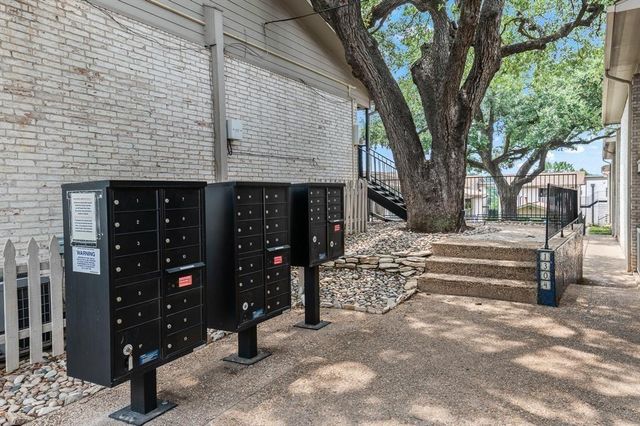 1304 Summit ST 206, Austin, TX 78741