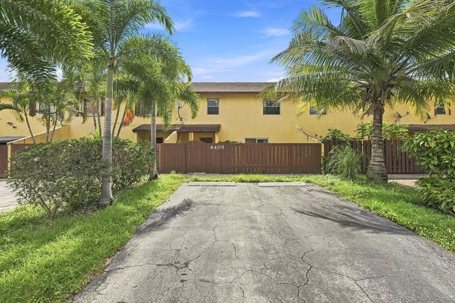 4408 NW 4TH Avenue, Deerfield Beach, FL 33064