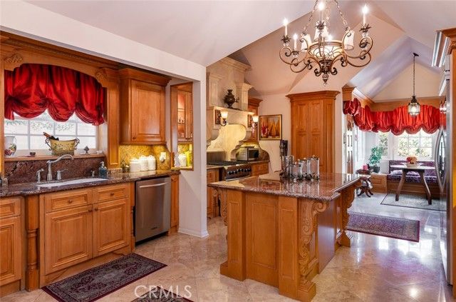 1535 Royal Boulevard, Glendale, CA 91207