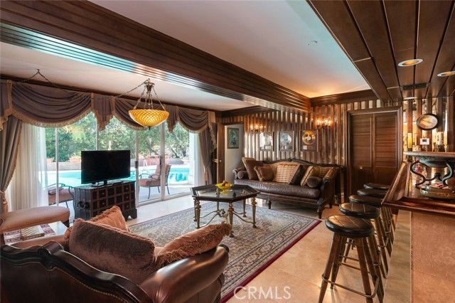 1535 Royal Boulevard, Glendale, CA 91207