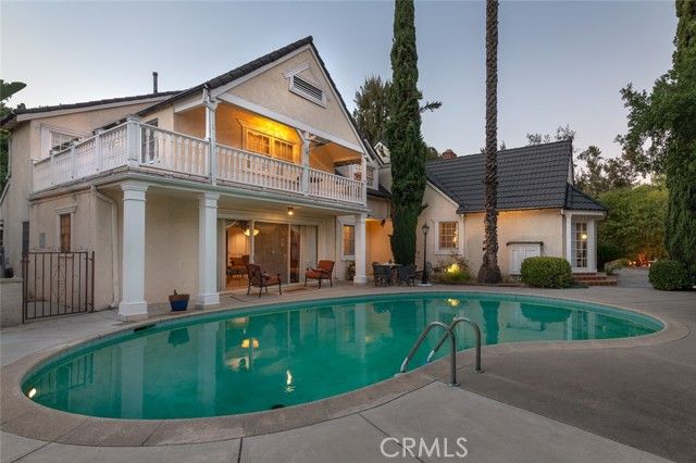 1535 Royal Boulevard, Glendale, CA 91207