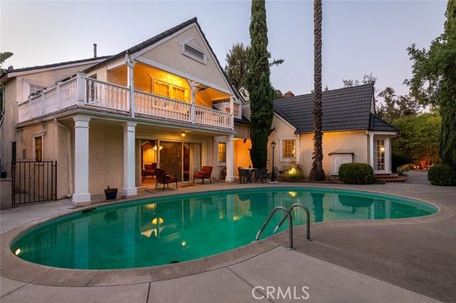 1535 Royal Boulevard, Glendale, CA 91207