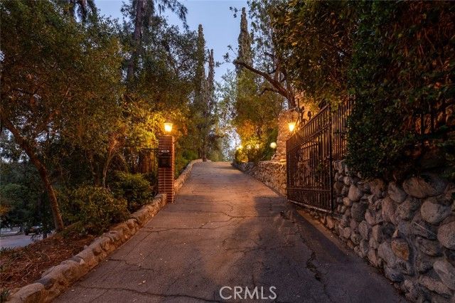 1535 Royal Boulevard, Glendale, CA 91207