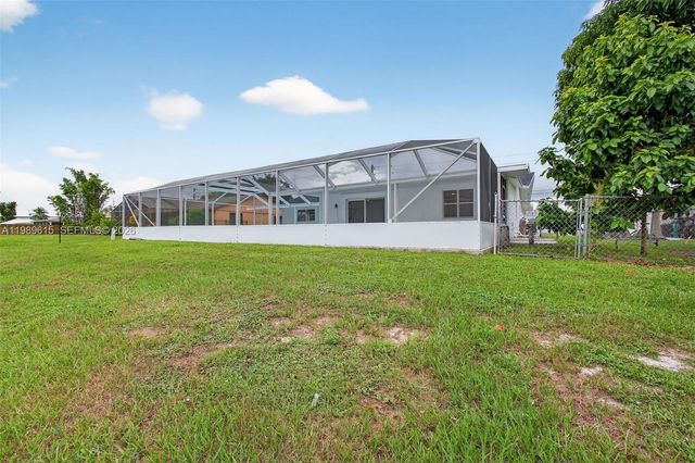 2221 SE Sidonia St, Port St. Lucie, FL 34952