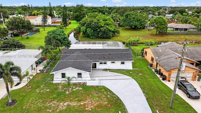 2221 SE Sidonia St, Port St. Lucie, FL 34952