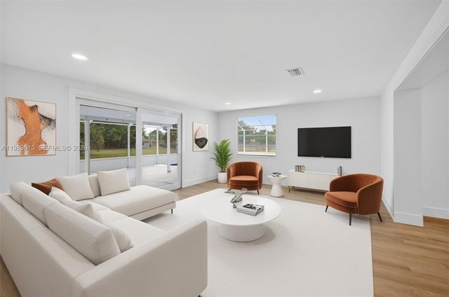 2221 SE Sidonia St, Port St. Lucie, FL 34952