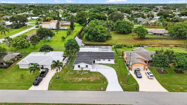 2221 SE Sidonia St, Port St. Lucie, FL 34952