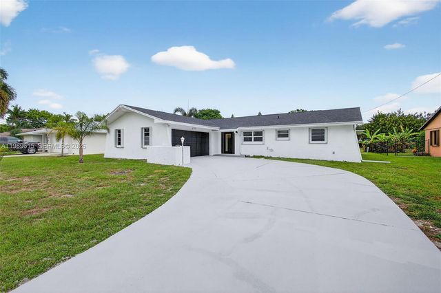 2221 SE Sidonia St, Port St. Lucie, FL 34952
