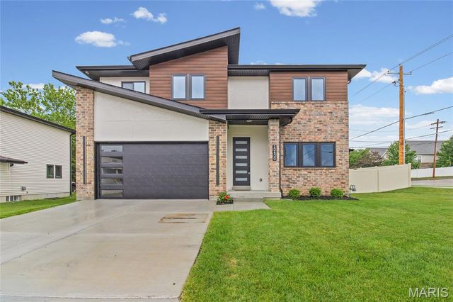 12430 Somerset Place Drive, St Louis, MO 63128