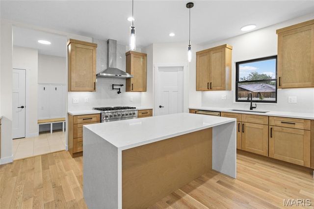 12430 Somerset Place Drive, St Louis, MO 63128