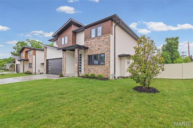 12430 Somerset Place Drive, St Louis, MO 63128