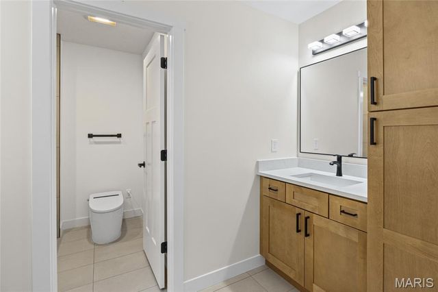 12430 Somerset Place Drive, St Louis, MO 63128