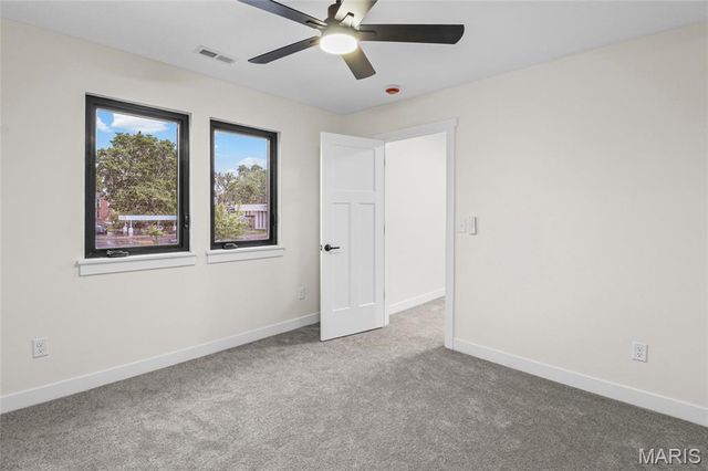 12430 Somerset Place Drive, St Louis, MO 63128
