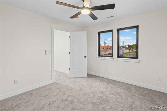 12430 Somerset Place Drive, St Louis, MO 63128