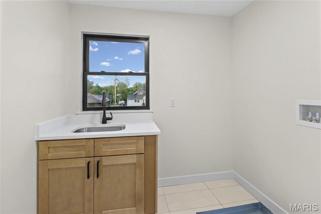 12430 Somerset Place Drive, St Louis, MO 63128