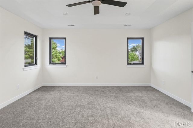12430 Somerset Place Drive, St Louis, MO 63128