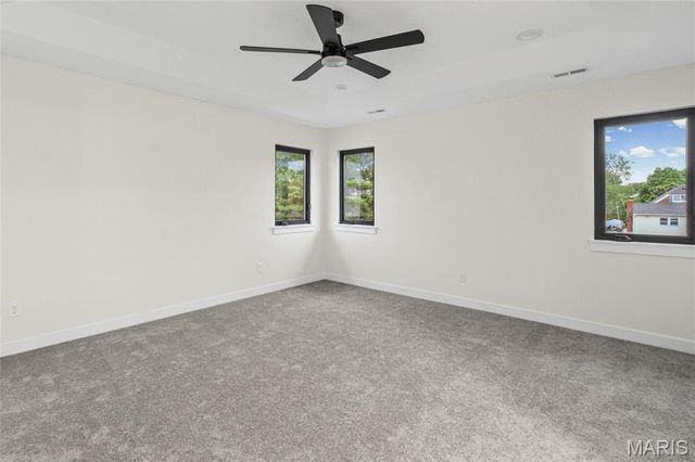 12430 Somerset Place Drive, St Louis, MO 63128