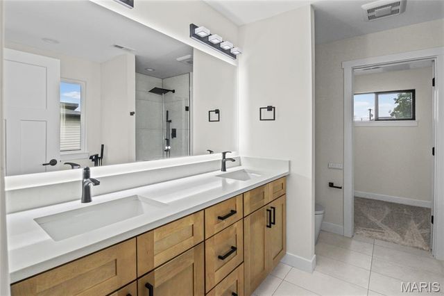 12430 Somerset Place Drive, St Louis, MO 63128