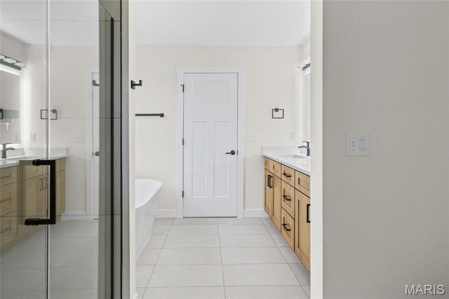 12430 Somerset Place Drive, St Louis, MO 63128